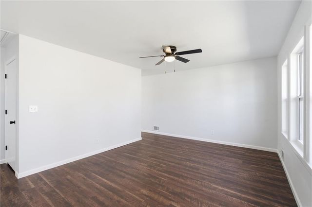 2425 NE 38th Street, Kansas City, MO 64116