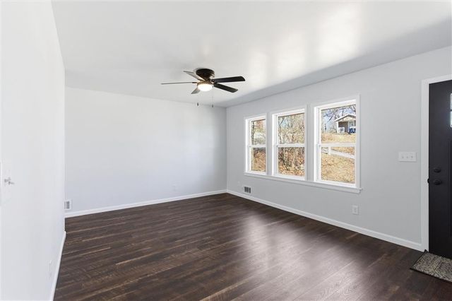 2425 NE 38th Street, Kansas City, MO 64116