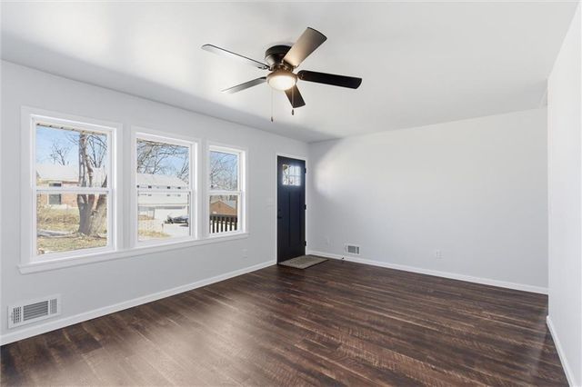 2425 NE 38th Street, Kansas City, MO 64116