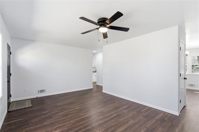 2425 NE 38th Street, Kansas City, MO 64116