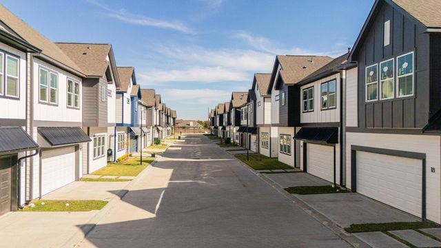 6702 Metro Village Blvd 10, Houston, TX 77083