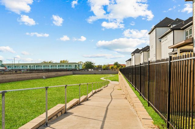 6702 Metro Village Blvd 10, Houston, TX 77083