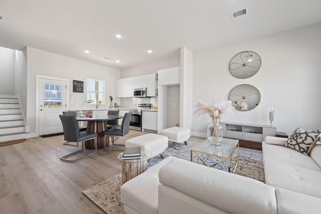 6702 Metro Village Blvd 10, Houston, TX 77083