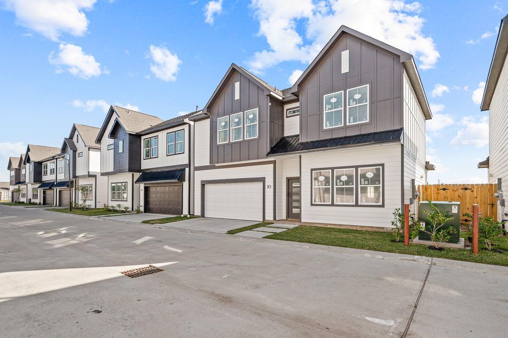 6702 Metro Village Blvd 10, Houston, TX 77083