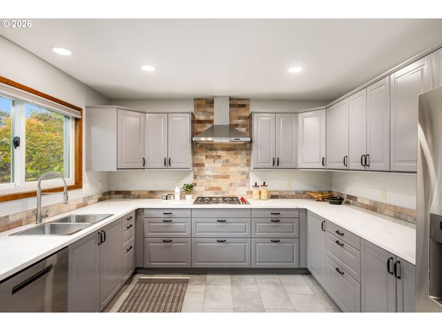 3023 Sw COLLINS Ct, Portland, OR 97219