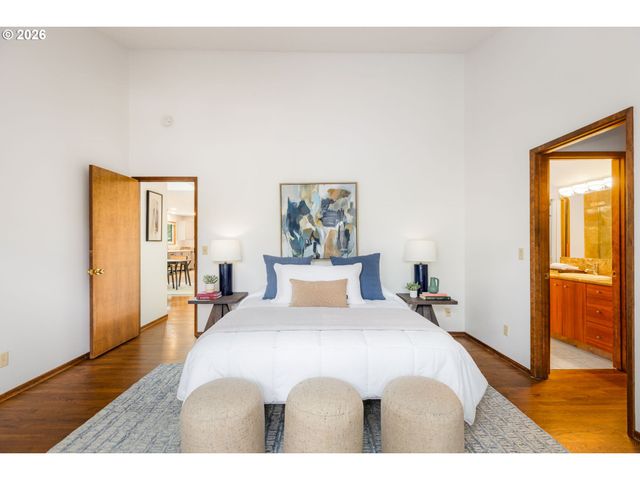 3023 Sw COLLINS Ct, Portland, OR 97219