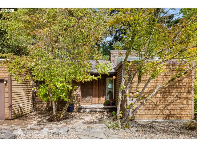 3023 Sw COLLINS Ct, Portland, OR 97219