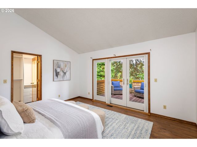 3023 Sw COLLINS Ct, Portland, OR 97219