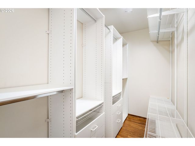 3023 Sw COLLINS Ct, Portland, OR 97219