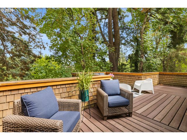 3023 Sw COLLINS Ct, Portland, OR 97219