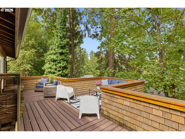 3023 Sw COLLINS Ct, Portland, OR 97219