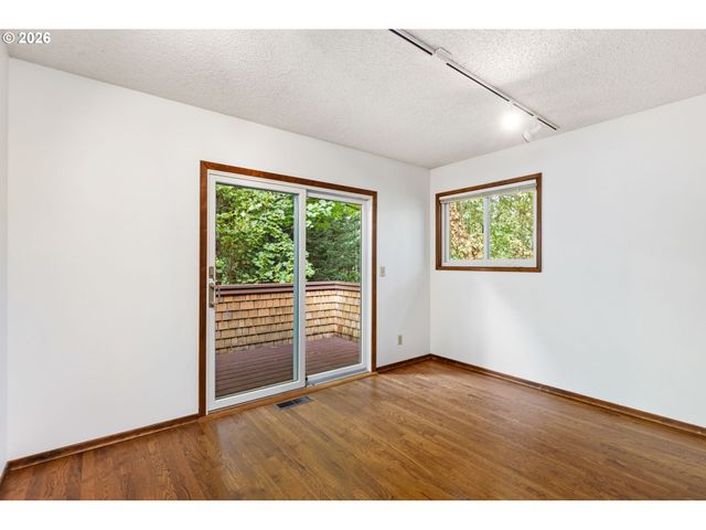 3023 Sw COLLINS Ct, Portland, OR 97219