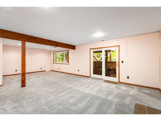 3023 Sw COLLINS Ct, Portland, OR 97219