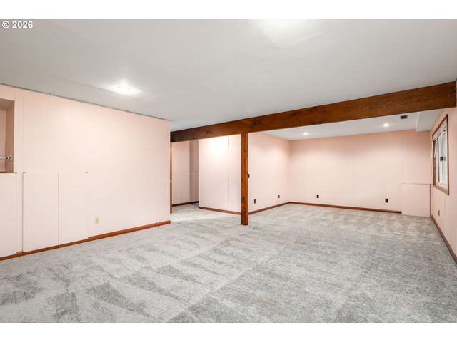 3023 Sw COLLINS Ct, Portland, OR 97219