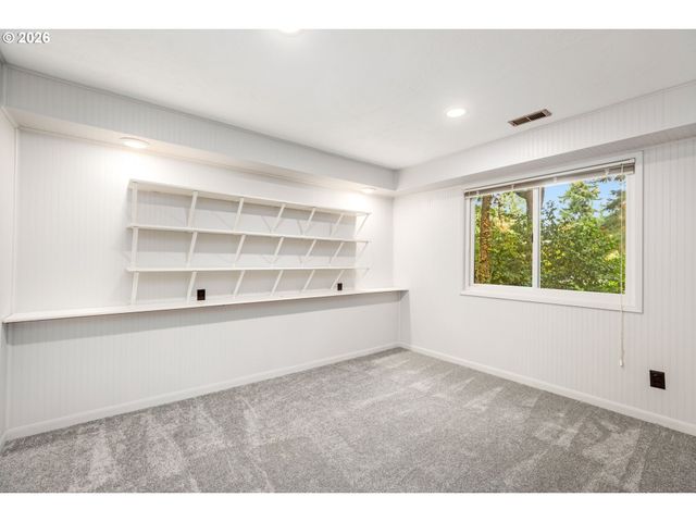 3023 Sw COLLINS Ct, Portland, OR 97219