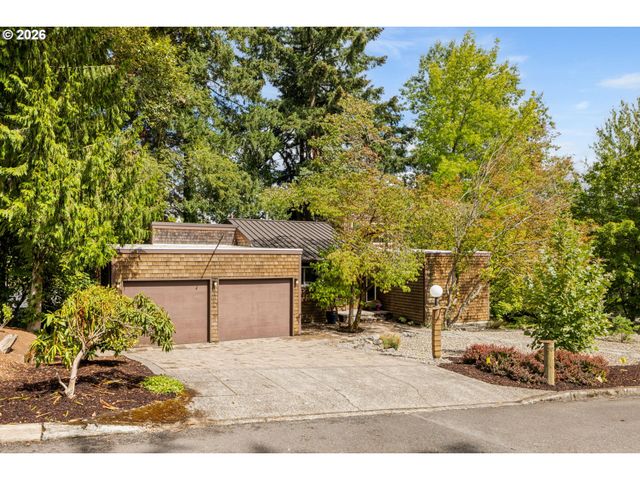 3023 Sw COLLINS Ct, Portland, OR 97219