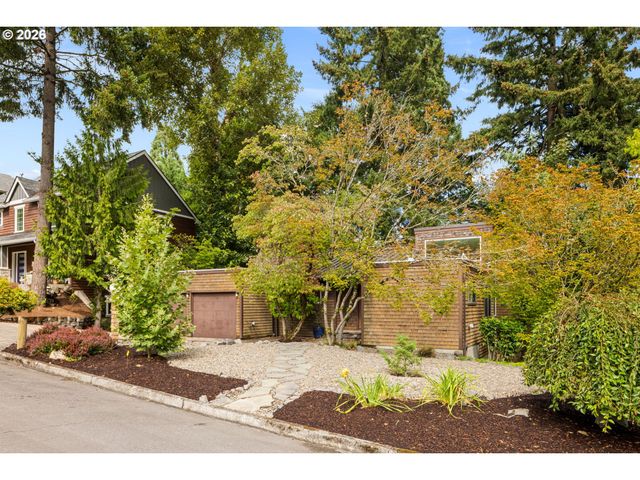 3023 Sw COLLINS Ct, Portland, OR 97219