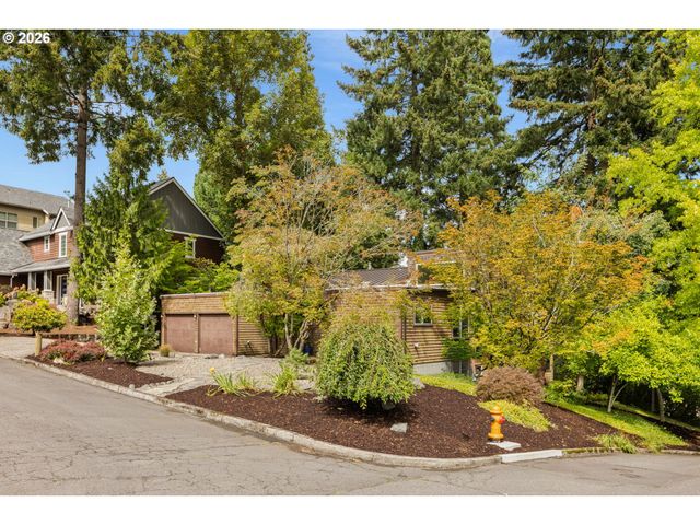 3023 Sw COLLINS Ct, Portland, OR 97219