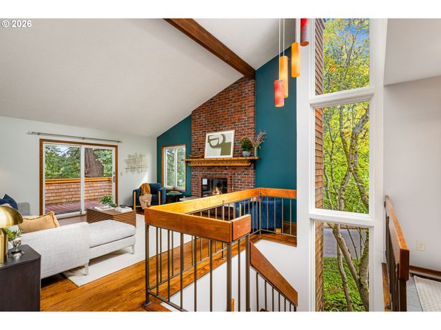 3023 Sw COLLINS Ct, Portland, OR 97219