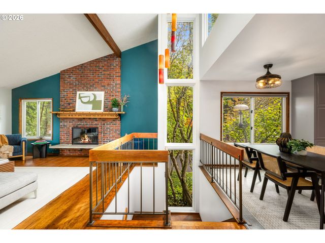 3023 Sw COLLINS Ct, Portland, OR 97219