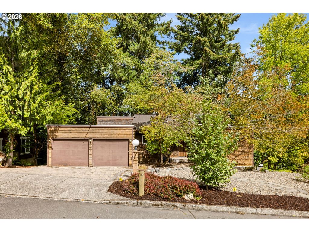 3023 Sw COLLINS Ct, Portland, OR 97219