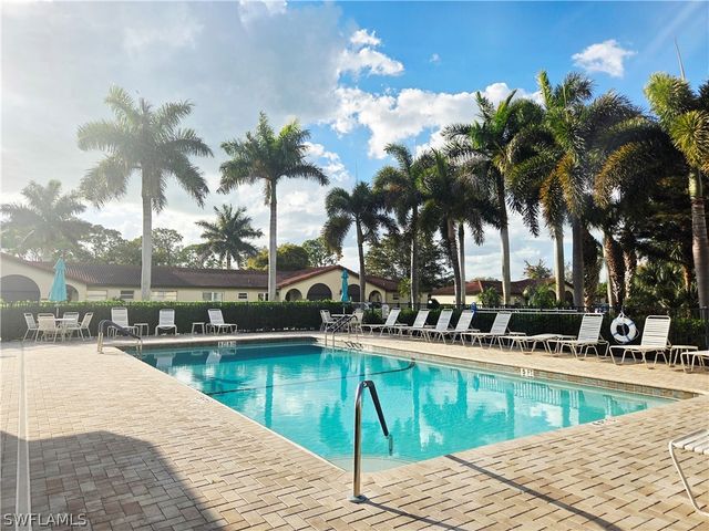 1086 Forest Lakes DR 9207, Naples, FL 34105