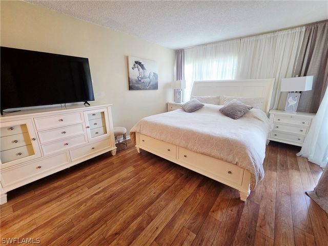 1086 Forest Lakes DR 9207, Naples, FL 34105