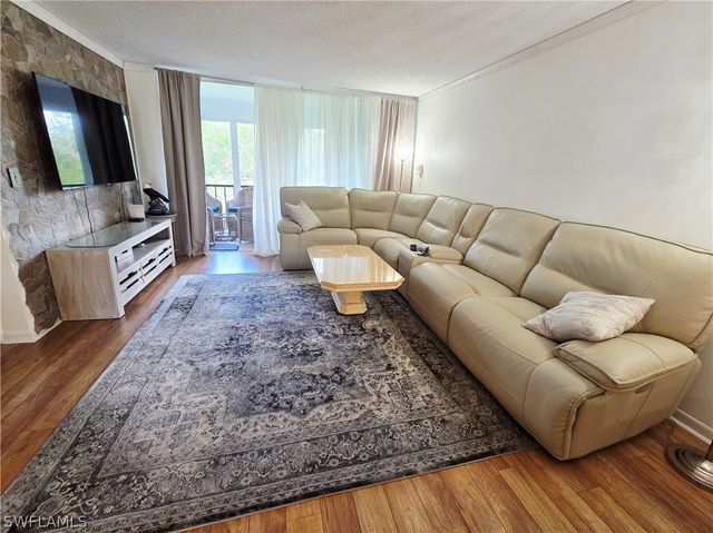 1086 Forest Lakes DR 9207, Naples, FL 34105