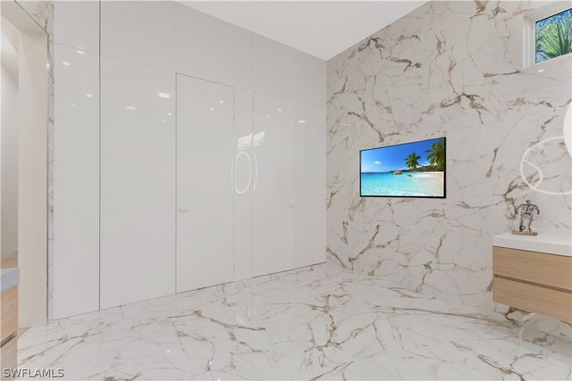 2485 Crayton RD, Naples, FL 34103