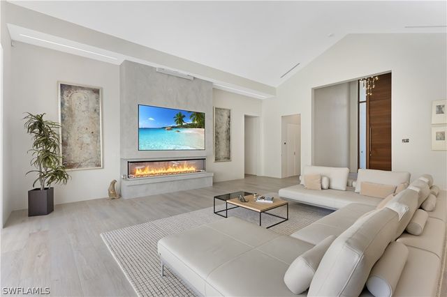 2485 Crayton RD, Naples, FL 34103