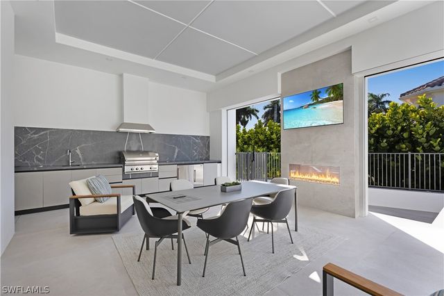 2485 Crayton RD, Naples, FL 34103