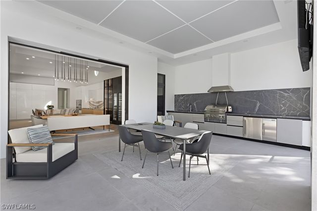 2485 Crayton RD, Naples, FL 34103