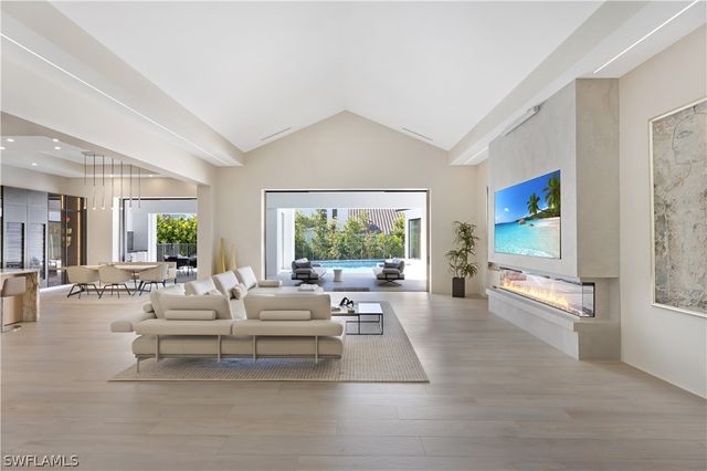 2485 Crayton RD, Naples, FL 34103