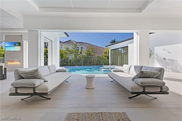 2485 Crayton RD, Naples, FL 34103