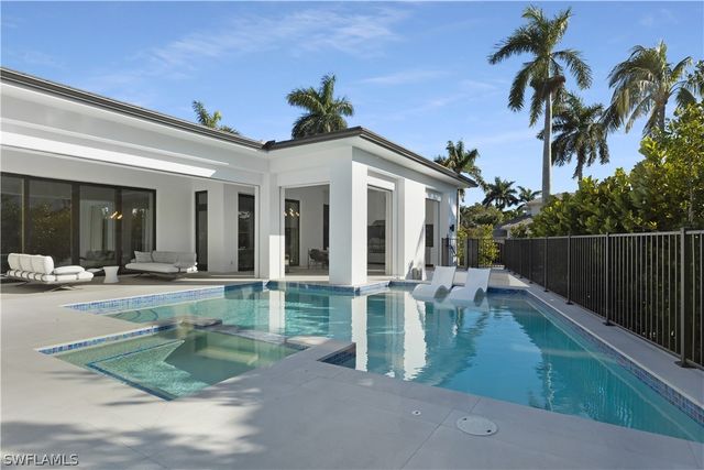 2485 Crayton RD, Naples, FL 34103