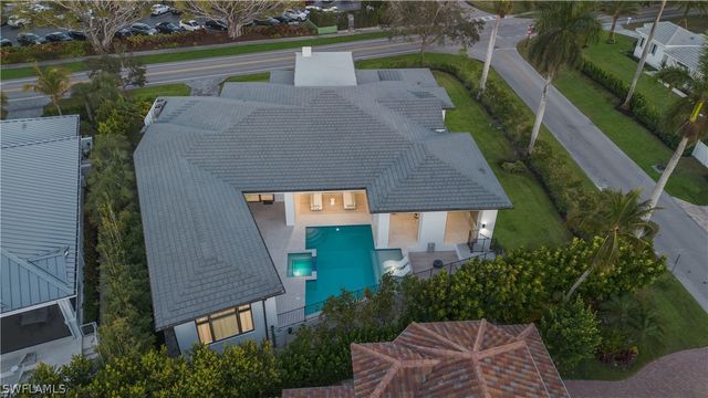 2485 Crayton RD, Naples, FL 34103