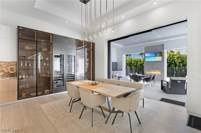 2485 Crayton RD, Naples, FL 34103