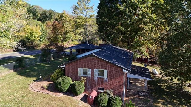 1507 Rogers Road, Mount Airy, NC 27030