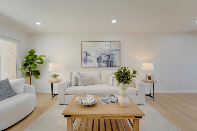 831 E 3rd Ave 5, Escondido, CA 92025