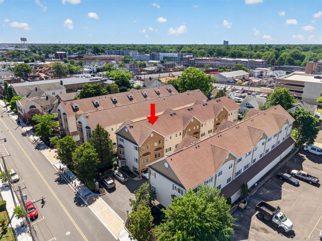 330 Maple Avenue 2, Westbury, NY 11590
