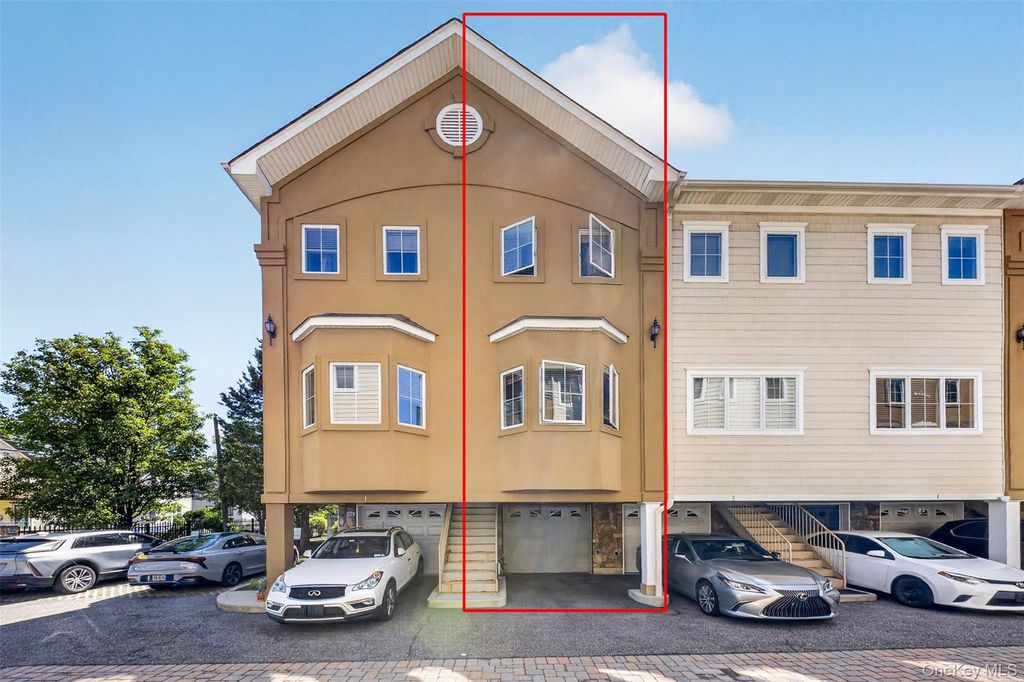 330 Maple Avenue 2, Westbury, NY 11590