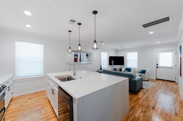 2214 Garden ST 1, Austin, TX 78702