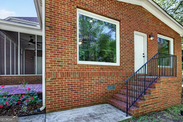 290 Youngs Circle, Fayetteville, GA 30215