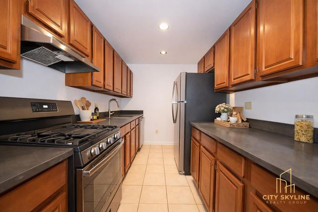 4502 Ditmars Blvd Apt 134, New York City, NY 11105