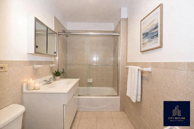 4502 Ditmars Blvd Apt 134, New York City, NY 11105