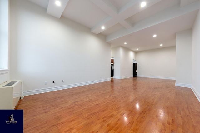 4502 Ditmars Blvd Apt 134, New York City, NY 11105