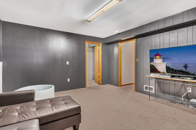 11 N Renstrom Street, Blomkest, MN 56216