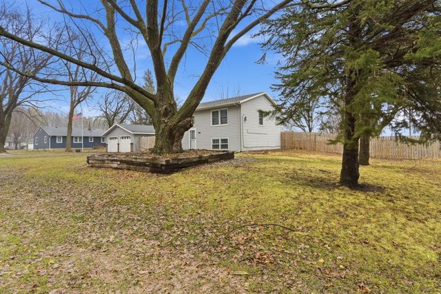 11 N Renstrom Street, Blomkest, MN 56216