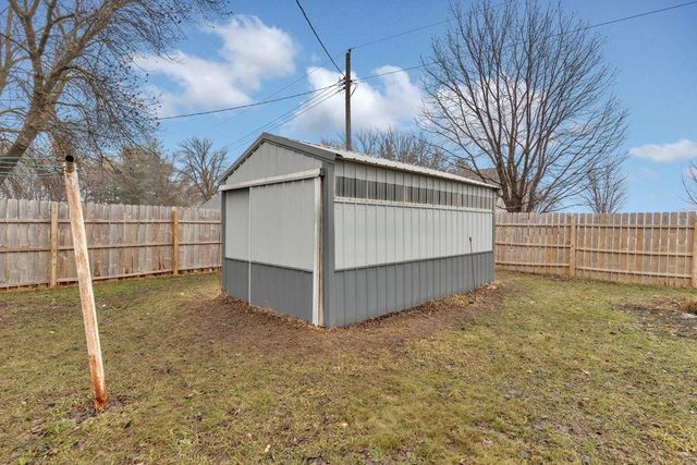 11 N Renstrom Street, Blomkest, MN 56216