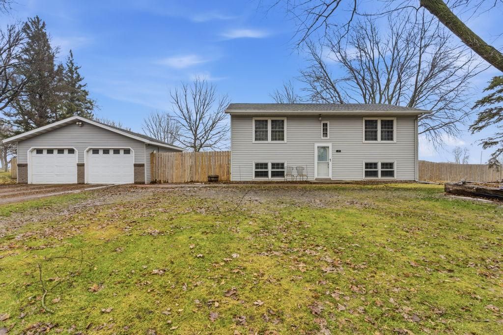 11 N Renstrom Street, Blomkest, MN 56216